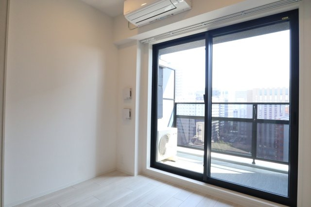 コンフォリア新大阪宮原Qの洋室