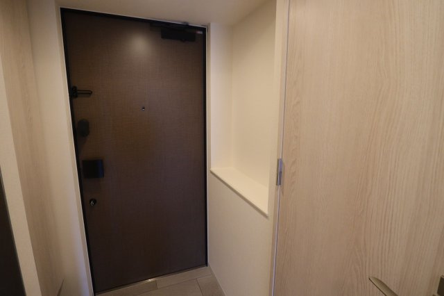 コンフォリア新大阪宮原Qの玄関