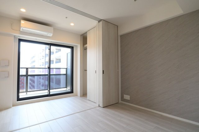 コンフォリア新大阪宮原Qの居間・リビング