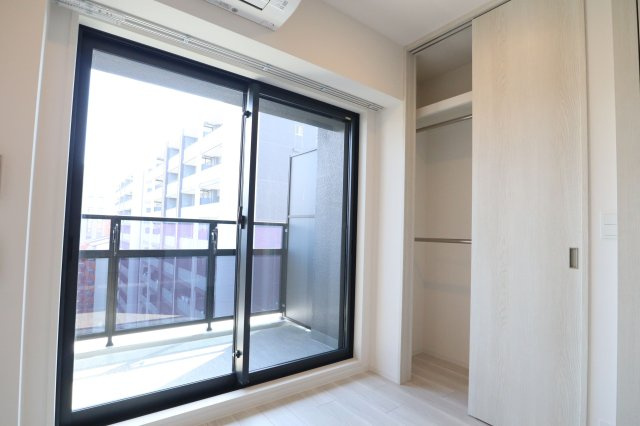 コンフォリア新大阪宮原Qの洋室