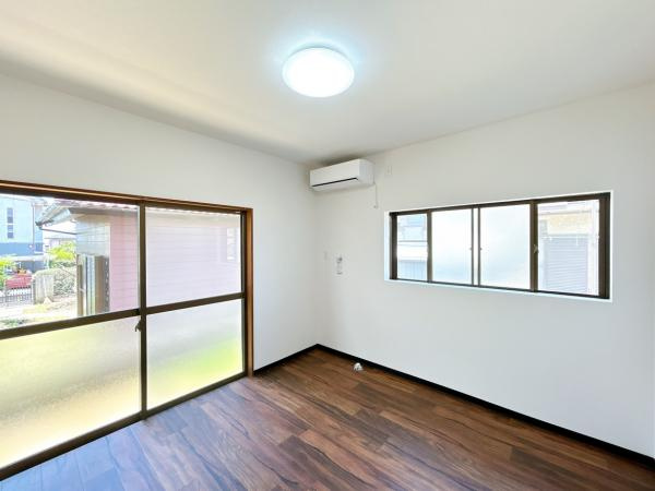 【その他】 | ランドリールームです。
エアコンが設置されておりますので部屋干しも可能です。
