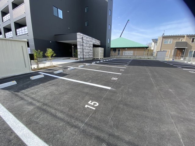 RⅦ(アールセブン)の駐車場