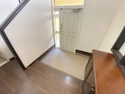 【玄関】 | 匝瑳市飯倉台　中古店舗兼居宅