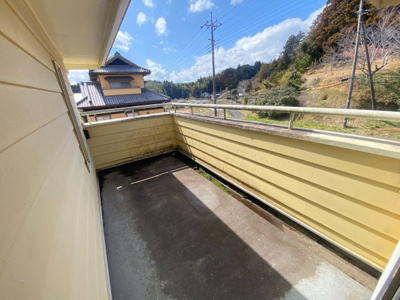 【バルコニー】 | 匝瑳市飯倉台　中古店舗兼居宅