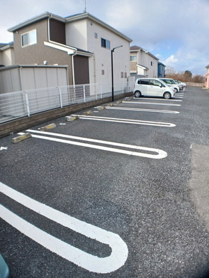 【駐車場】 | ラネージュⅠ番館 | 車をお持ちの方に嬉しい駐車場付きの物件です