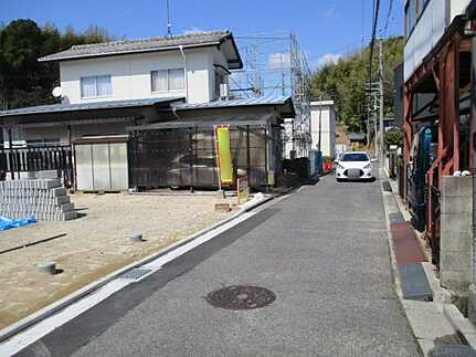 廿日市市阿品2丁目　新築一戸建て(全2棟)の前面道路含む現地写真