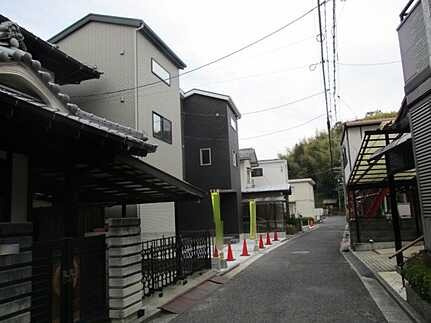 廿日市市阿品2丁目　新築一戸建て(全2棟)の前面道路含む現地写真