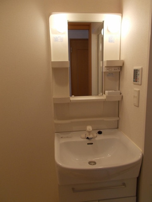 【寝室】 | グランシャリオ | 照明・エアコンも付いております。