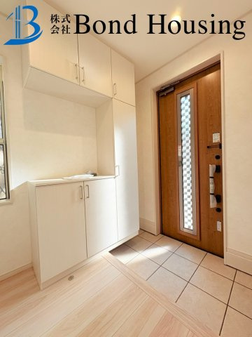 明石市朝霧町３丁目の新築一戸建の玄関