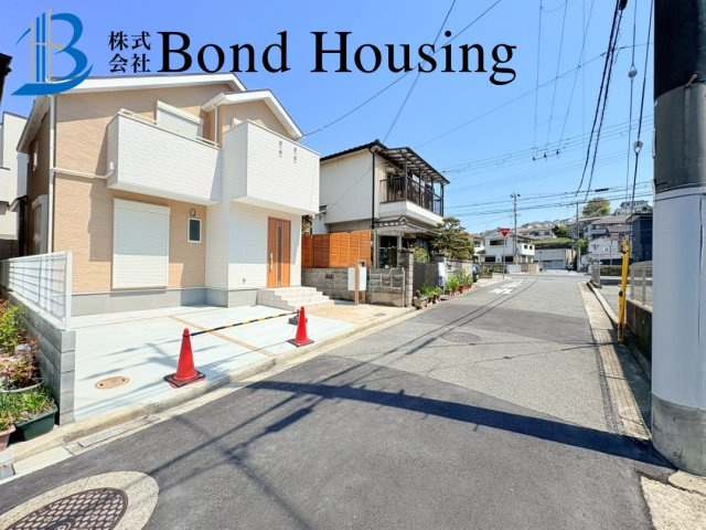 明石市朝霧町３丁目の新築一戸建の前面道路含む現地写真