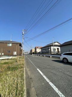 【前面道路含む現地写真】 | 木更津市金田東　土地　巌根駅　 | 前面道路は約10ｍ！見通しが良く車の出し入れもスムーズです。