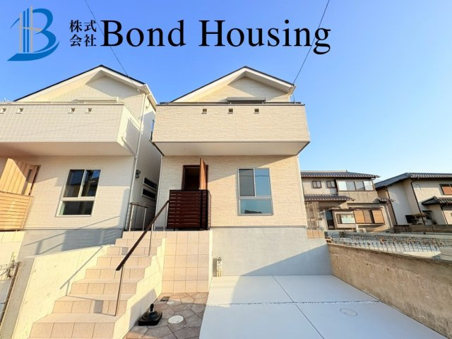 「お車並列2台駐車可」「三宮直通バスあり」桃山台 全2棟 B号地の外観