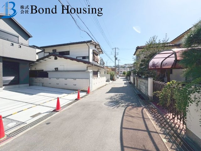 明石市朝霧町３丁目の新築一戸建の前面道路含む現地写真