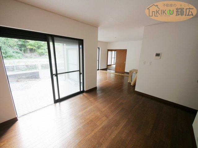 【居間・リビング】 | 高砂市北浜町牛谷　中古戸建