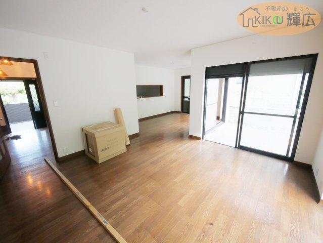 【居間・リビング】 | 高砂市北浜町牛谷　中古戸建