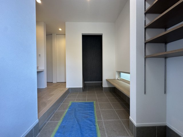 茅ヶ崎市松風台デザイナーズハウスの玄関