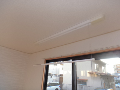 【その他】 | 岩輝ハイツ ニ号館 | 室内物干し　※反転イメージです