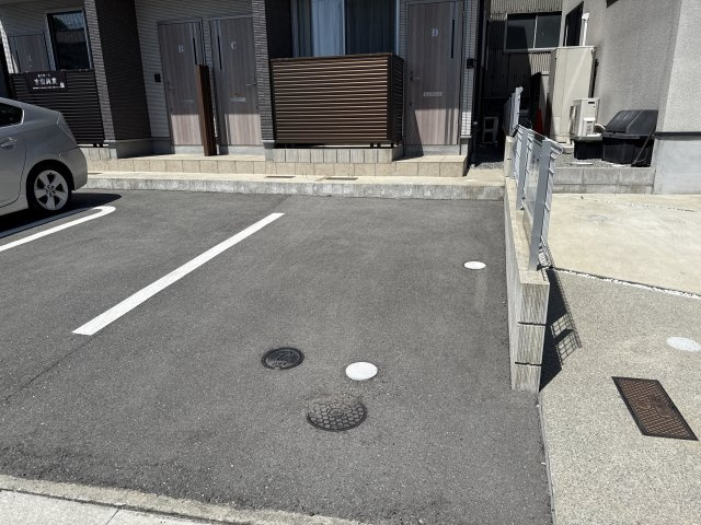 パレ シェーヌ デ クールⅦの駐車場