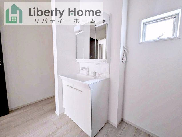 常総市豊岡町3期　新築戸建　1号棟の独立洗面台