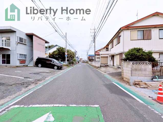 常総市豊岡町3期　新築戸建　1号棟の前面道路含む現地写真