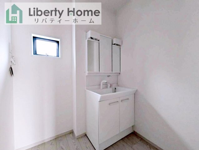 常総市豊岡町3期　新築戸建　2号棟の独立洗面台