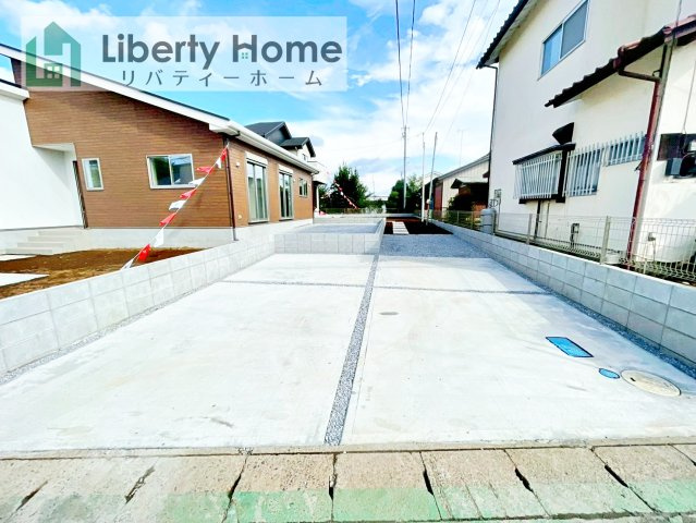 常総市豊岡町3期　新築戸建　2号棟の駐車場