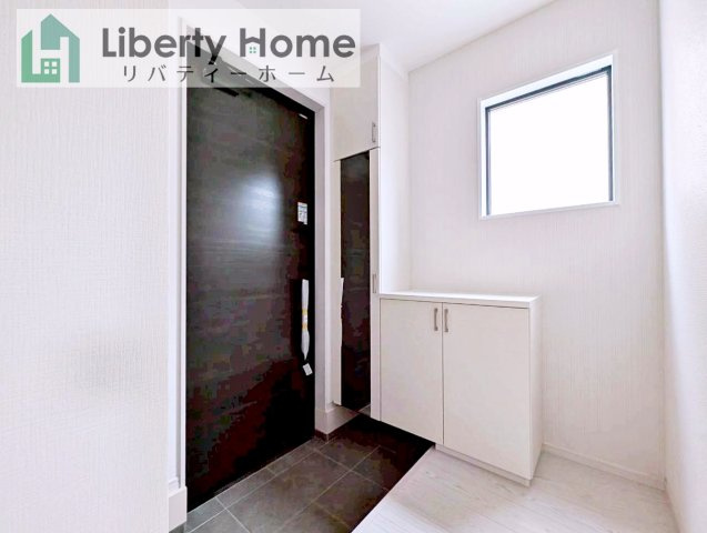 常総市豊岡町3期　新築戸建　2号棟の玄関