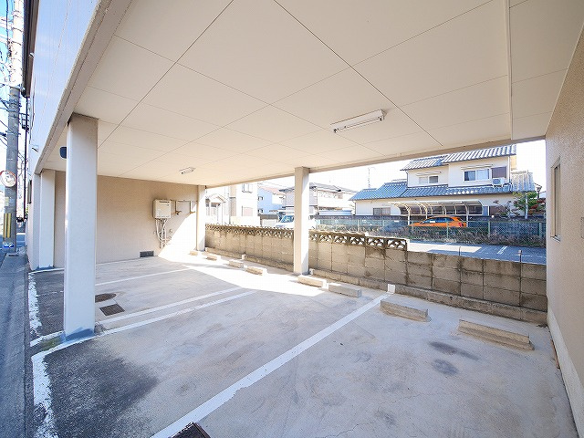 奈良市四条大路一戸建の駐車場