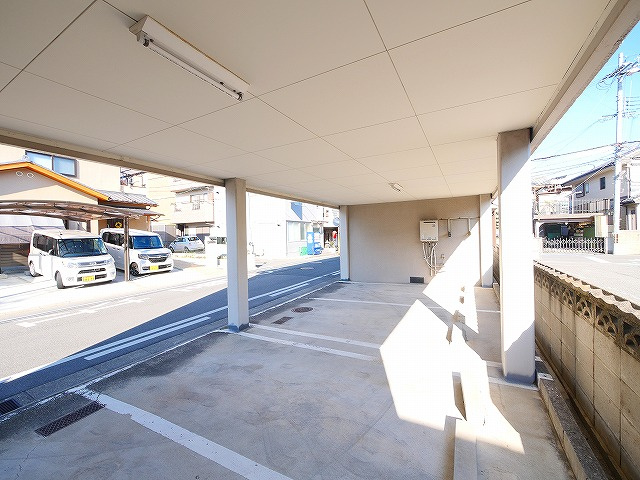奈良市四条大路一戸建の駐車場