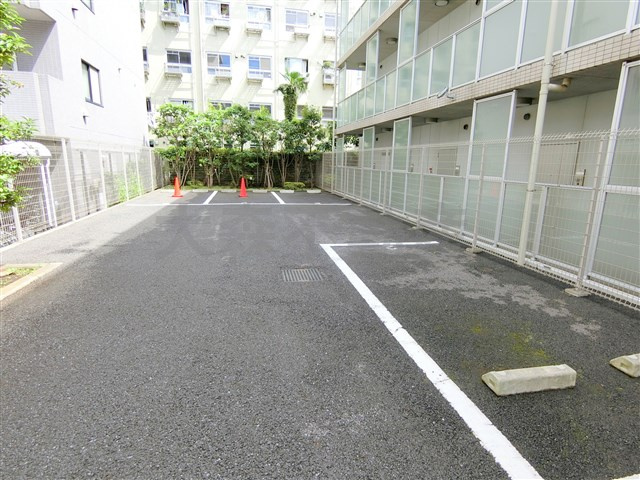 Mark Forest(マークフォレストの駐車場|平置き駐車場　空き状況はお問合せ下さい。