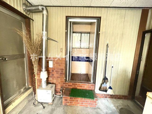 本星崎店舗1棟の浴室|1階駐車場奥にあり