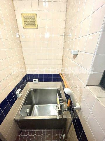 本星崎店舗1棟の浴室|1階駐車場奥にあり