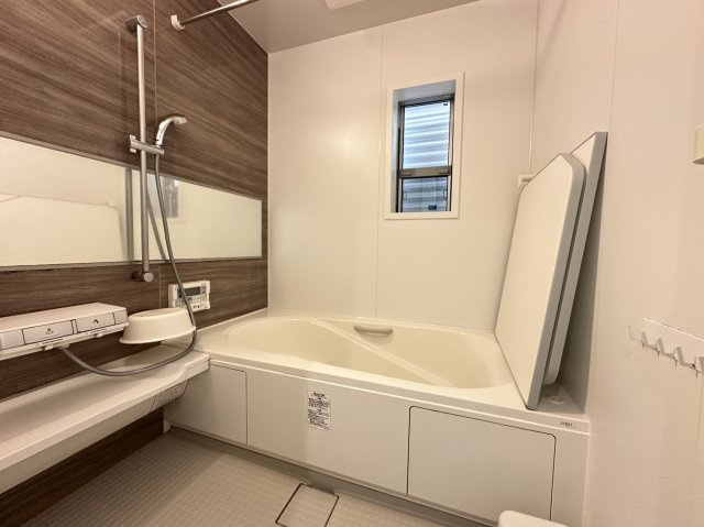 小田原市久野築浅戸建の浴室