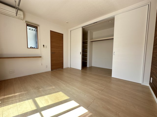 小田原市久野築浅戸建の洋室