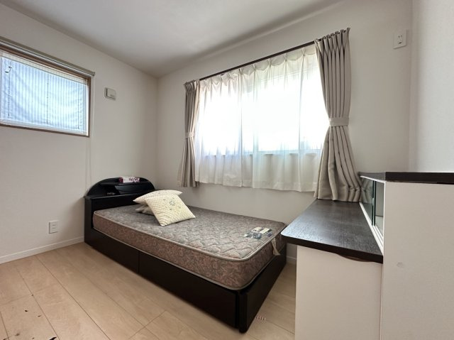 小田原市久野築浅戸建の洋室