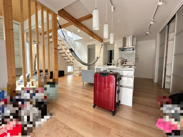 小田原市久野築浅戸建の居間・リビング