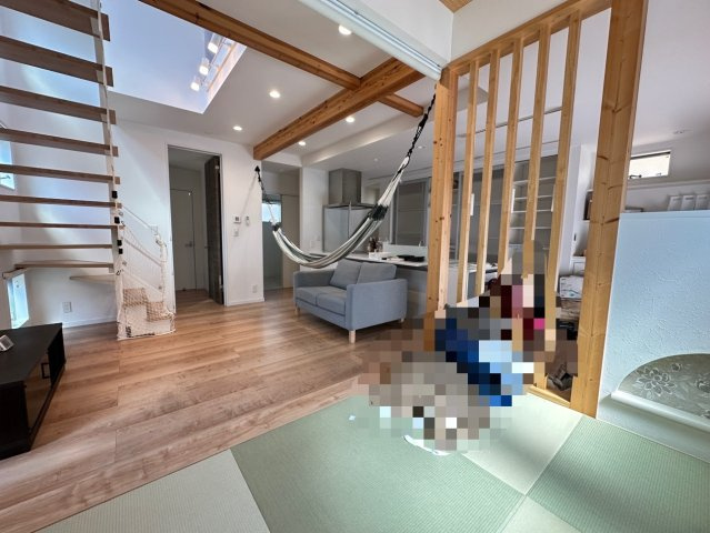 小田原市久野築浅戸建の居間・リビング