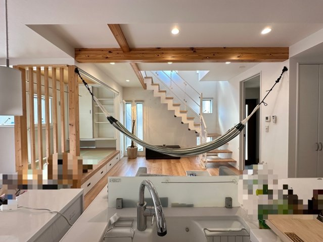 小田原市久野築浅戸建の居間・リビング