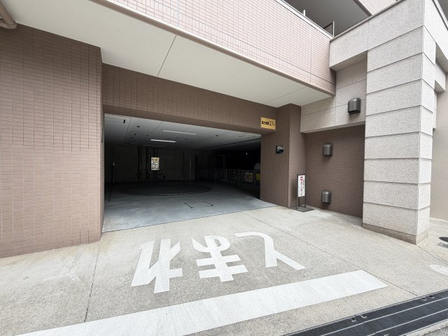 クリオ松戸伍番館 の駐車場