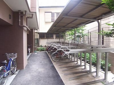 クリオ松戸伍番館 の駐車場