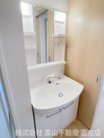 直方市大字上頓野のアパートの洗面所