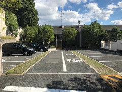 メルベーユ朝日ヶ丘の駐車場