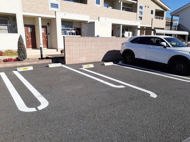 ルミナス－Ｋの駐車場