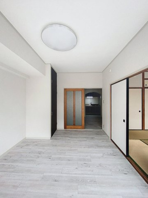 【洋室】 | シーズ・レフィネ