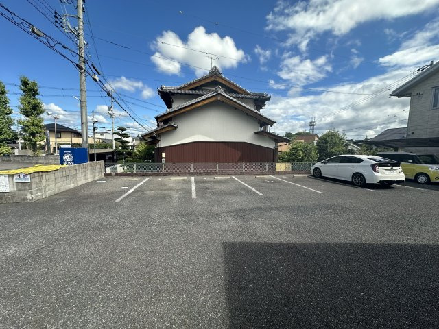 ラウムワカバヤシの駐車場