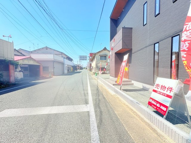 八女市本町新築戸建ての前面道路含む現地写真