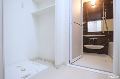 【洗面所】 | プレミアムコート新栄 | 明るい洗面所です