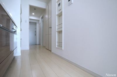 【内装】 | プレミアムコート新栄 | 明るい室内です