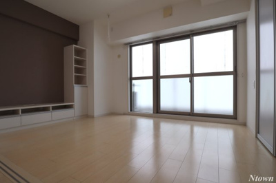 【居間・リビング】 | プレミアムコート新栄 | ゆったり過ごせる居間です