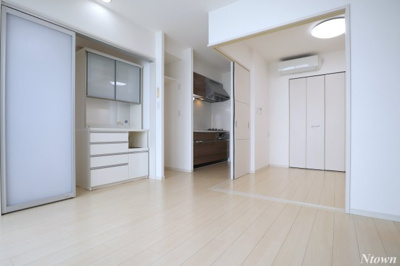 【居間・リビング】 | プレミアムコート新栄 | ゆったりとした居間です